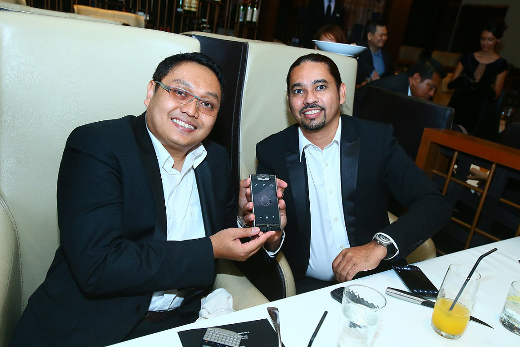 Guests posing with Vertu Signature Touch