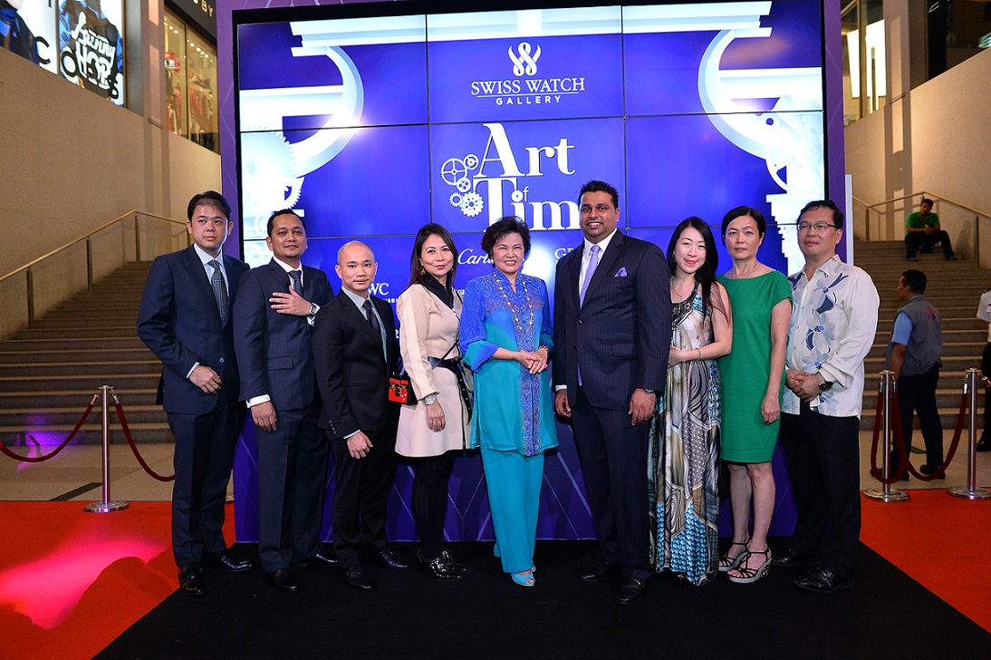 Suraj Menon and Yang Berbahagia Tan Sri Dato’ Sri Dr. Ng Yen Yen with the watch brand partners